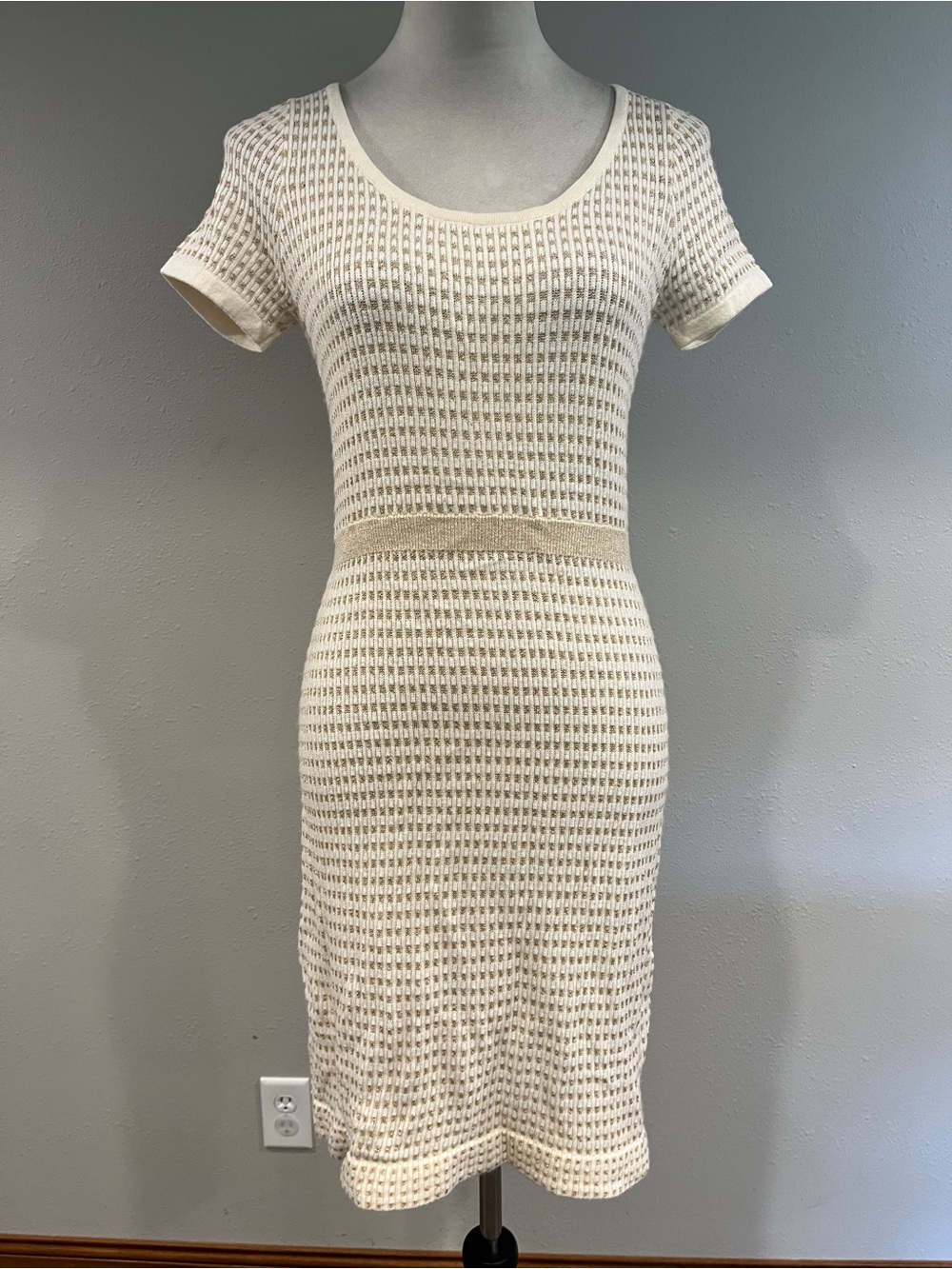 Sparrow Gilt Grid Sweater Dres
 Cream Knit Short Sleeve sweater Dress size small
